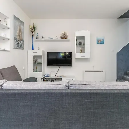 2 Bedroom Amazing In Sveti Petar Na Moru Holiday home