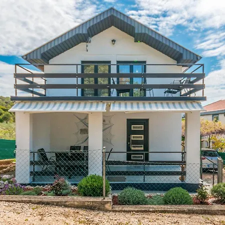 2 Bedroom Amazing In Sveti Petar Na Moru Holiday home *